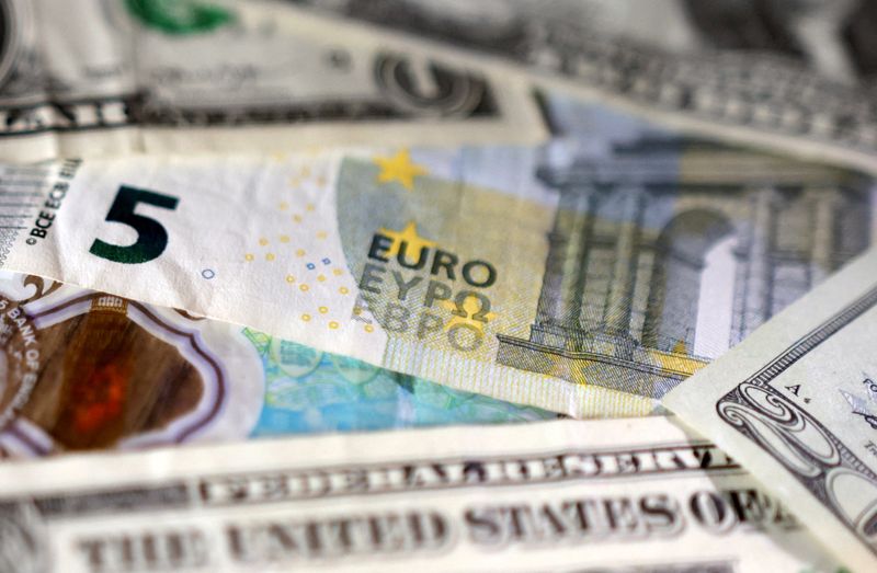 Euro hovers near one-month lows after trade deal, focus switches to Fed