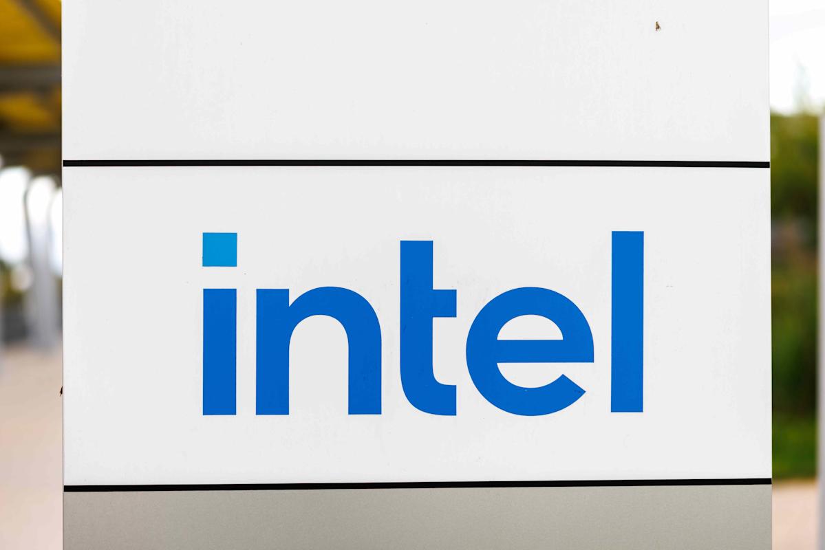 Intel Stock Rises on Cut Cost Outlook Following Altera Stake Sale