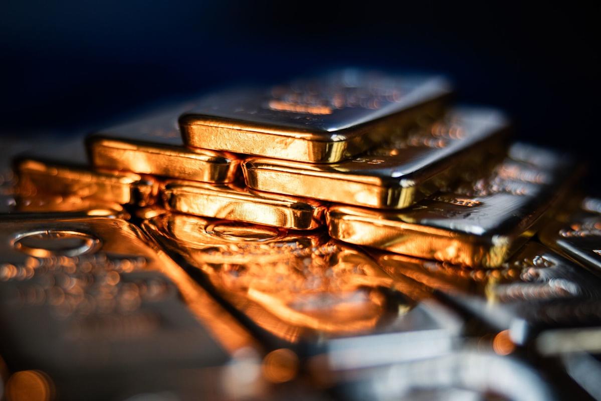 Gold Trades Near Record High as Fed Expected to Cut Rates