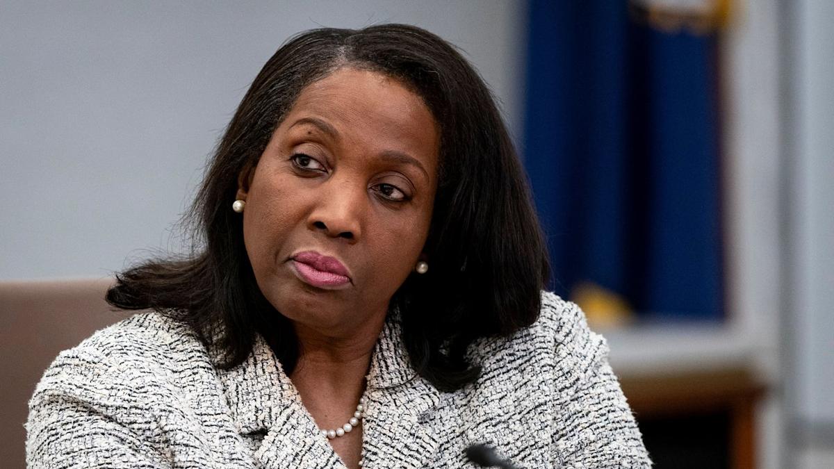 Trump renews push to oust Fed Governor Lisa Cook before meeting