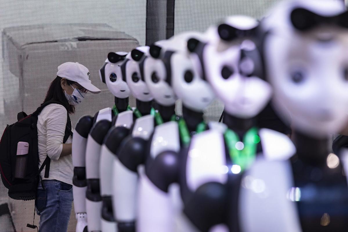 China Tech Stocks Surge to 2021 Level as Investors Bet on AI