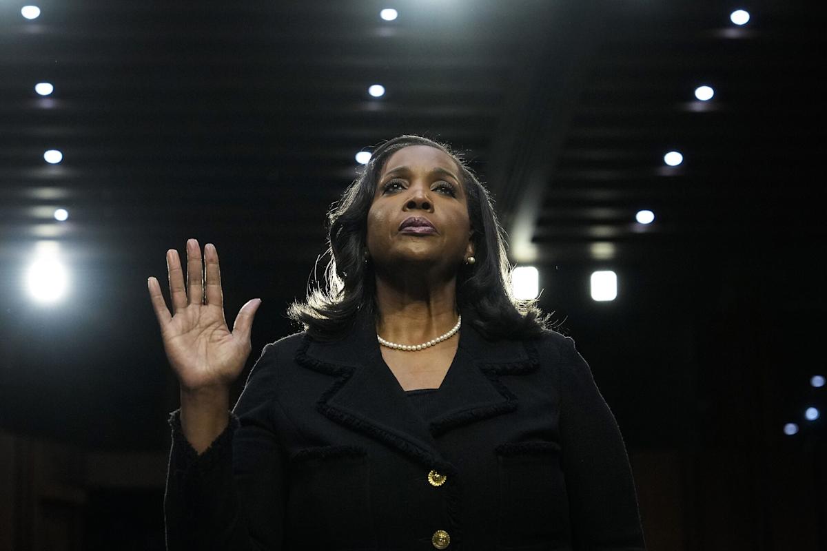 Trump Bid to Fire Cook Before Fed Rates Meeting Blocked by Court