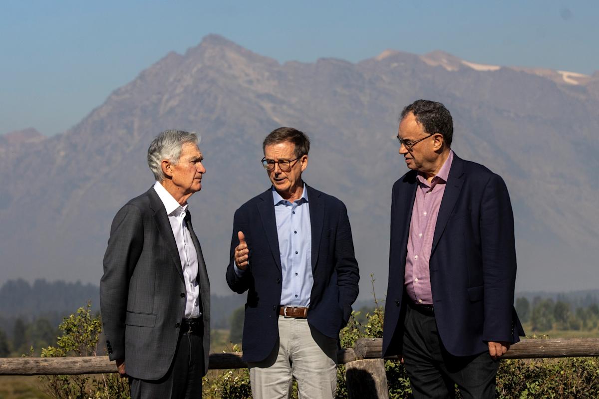 Global 36-Hour Interest-Rate Spree Heralds First US Cut of 2025