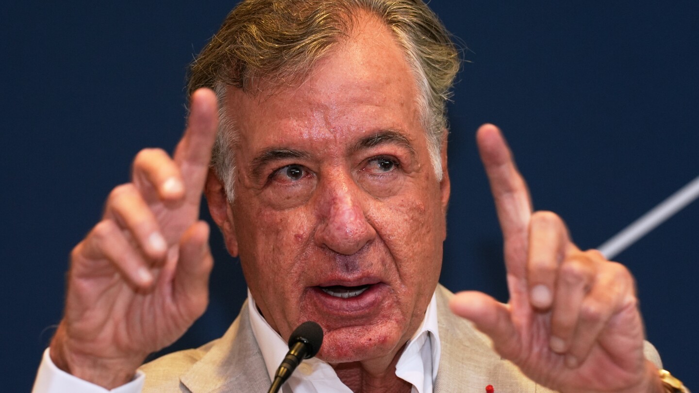 Billionaire says $2.3 billion Banamex stake signals confidence in Mexico’s economy