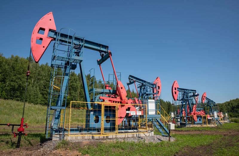 Oil retreats as investor focus returns to Ukraine peace talks